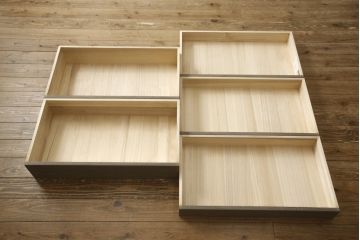中古　超美品　モダンデザイン　老舗　桐屋田中　直線的でシンプルなデザインが格好良い加茂総桐箪笥(定価約55万円)(並厚、チェスト、桐たんす、和タンス、衣装箪笥)(R-059595)