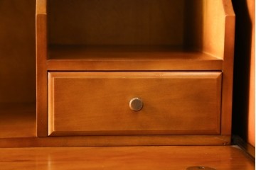 中古　横浜クラシック家具　ダニエル(Daniel)　アーリーアメリカン　気品漂うライティングビューロー　(R-059596)