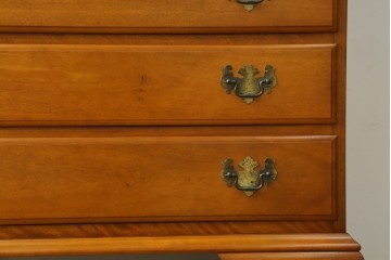 中古　横浜クラシック家具　ダニエル(Daniel)　アーリーアメリカン　気品漂うライティングビューロー　(R-059596)