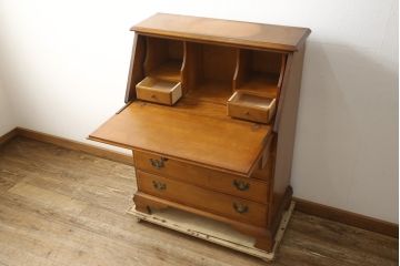 中古　横浜クラシック家具　ダニエル(Daniel)　アーリーアメリカン　気品漂うライティングビューロー(ワークデスク、机、チェスト)(R-059596)