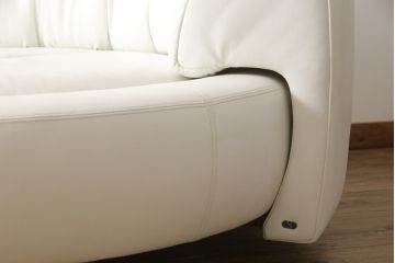 中古　美品　デセデ(de Sede)　DS-164　丸みを帯びたデザインが柔らかい雰囲気を醸し出す本革3人掛けソファ(レザー、カウチソファ、3P、三人掛け)(定価約300万円)(R-059599)