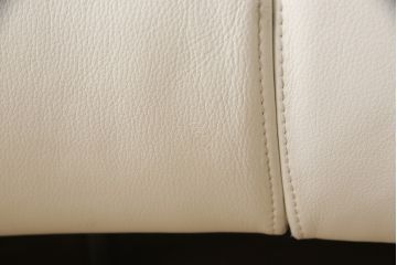 中古　美品　デセデ(de Sede)　DS-164　丸みを帯びたデザインが柔らかい雰囲気を醸し出す本革3人掛けソファ(レザー、カウチソファ、3P、三人掛け)(定価約300万円)(R-059599)