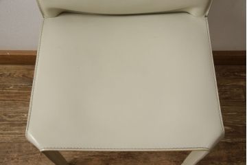 中古　Cassina(カッシーナ)　412　CAB(キャブ)　MARIO BELLINI(マリオベリーニ)　アイボリー　シンプルモダンな空間づくりに活躍するアームレスチェア(ダイニングチェア、椅子、イス)(定価約21万円)(R-059600)