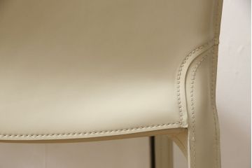 中古　Cassina(カッシーナ)　412　CAB(キャブ)　MARIO BELLINI(マリオベリーニ)　アイボリー　シンプルモダンな空間づくりに活躍するアームレスチェア(ダイニングチェア、椅子、イス)(定価約21万円)(R-059600)