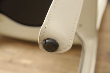 中古　Cassina(カッシーナ)　412　CAB(キャブ)　MARIO BELLINI(マリオベリーニ)　アイボリー　シンプルモダンな空間づくりに活躍するアームレスチェア(ダイニングチェア、椅子、イス)(定価約21万円)(R-059600)