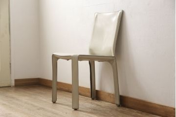 中古　Cassina(カッシーナ)　412　CAB(キャブ)　MARIO BELLINI(マリオベリーニ)　アイボリー　シンプルモダンな空間づくりに活躍するアームレスチェア(ダイニングチェア、椅子、イス)(定価約21万円)(R-059601)