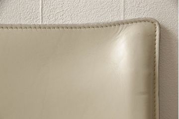中古　Cassina(カッシーナ)　412　CAB(キャブ)　MARIO BELLINI(マリオベリーニ)　アイボリー　シンプルモダンな空間づくりに活躍するアームレスチェア(ダイニングチェア、椅子、イス)(定価約21万円)(R-059601)