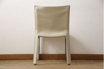 中古　Cassina(カッシーナ)　412　CAB(キャブ)　MARIO BELLINI(マリオベリーニ)　アイボリー　シンプルモダンな空間づくりに活躍するアームレスチェア(ダイニングチェア、椅子、イス)(定価約21万円)(R-059601)