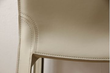 中古　Cassina(カッシーナ)　412　CAB(キャブ)　MARIO BELLINI(マリオベリーニ)　アイボリー　シンプルモダンな空間づくりに活躍するアームレスチェア(ダイニングチェア、椅子、イス)(定価約21万円)(R-059601)