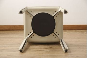 中古　Cassina(カッシーナ)　412　CAB(キャブ)　MARIO BELLINI(マリオベリーニ)　アイボリー　シンプルモダンな空間づくりに活躍するアームレスチェア(ダイニングチェア、椅子、イス)(定価約21万円)(R-059601)