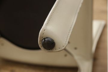 中古　Cassina(カッシーナ)　412　CAB(キャブ)　MARIO BELLINI(マリオベリーニ)　アイボリー　シンプルモダンな空間づくりに活躍するアームレスチェア(ダイニングチェア、椅子、イス)(定価約21万円)(R-059601)