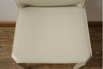 中古　Cassina(カッシーナ)　412　CAB(キャブ)　MARIO BELLINI(マリオベリーニ)　アイボリー　シンプルモダンな空間づくりに活躍するアームレスチェア(ダイニングチェア、椅子、イス)(定価約21万円)(R-059602)