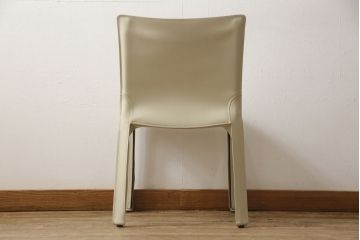 中古　Cassina(カッシーナ)　412　CAB(キャブ)　MARIO BELLINI(マリオベリーニ)　アイボリー　シンプルモダンな空間づくりに活躍するアームレスチェア(ダイニングチェア、椅子、イス)(定価約21万円)(R-059602)