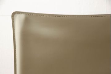 中古　Cassina(カッシーナ)　412　CAB(キャブ)　MARIO BELLINI(マリオベリーニ)　アイボリー　シンプルモダンな空間づくりに活躍するアームレスチェア(ダイニングチェア、椅子、イス)(定価約21万円)(R-059602)