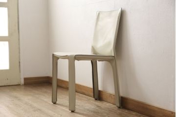 中古　Cassina(カッシーナ)　412　CAB(キャブ)　MARIO BELLINI(マリオベリーニ)　アイボリー　シンプルモダンな空間づくりに活躍するアームレスチェア(ダイニングチェア、椅子、イス)(定価約21万円)(R-059603)