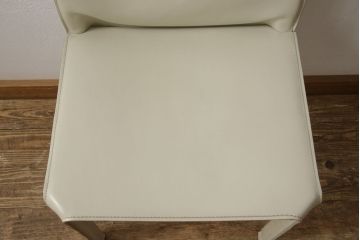中古　Cassina(カッシーナ)　412　CAB(キャブ)　MARIO BELLINI(マリオベリーニ)　アイボリー　シンプルモダンな空間づくりに活躍するアームレスチェア(ダイニングチェア、椅子、イス)(定価約21万円)(R-059603)