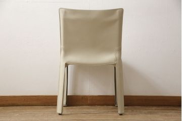 中古　Cassina(カッシーナ)　412　CAB(キャブ)　MARIO BELLINI(マリオベリーニ)　アイボリー　シンプルモダンな空間づくりに活躍するアームレスチェア(ダイニングチェア、椅子、イス)(定価約21万円)(R-059603)