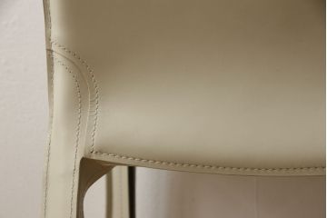 中古　Cassina(カッシーナ)　412　CAB(キャブ)　MARIO BELLINI(マリオベリーニ)　アイボリー　シンプルモダンな空間づくりに活躍するアームレスチェア(ダイニングチェア、椅子、イス)(定価約21万円)(R-059603)