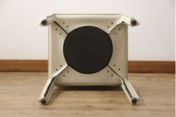 中古　Cassina(カッシーナ)　412　CAB(キャブ)　MARIO BELLINI(マリオベリーニ)　アイボリー　シンプルモダンな空間づくりに活躍するアームレスチェア(ダイニングチェア、椅子、イス)(定価約21万円)(R-059603)