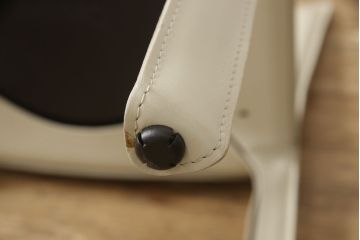 中古　Cassina(カッシーナ)　412　CAB(キャブ)　MARIO BELLINI(マリオベリーニ)　アイボリー　シンプルモダンな空間づくりに活躍するアームレスチェア(ダイニングチェア、椅子、イス)(定価約21万円)(R-059603)