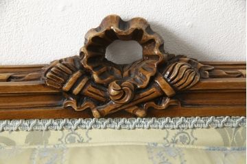 中古　最高級　イタリア製　職人技が光る!素晴らしい彫刻が気品を感じさせる1人掛けソファ(定価推定約80万円)(一人掛けソファ、1Pソファ、アームソファ、アームチェア、サロンチェア、椅子)(R-059604)