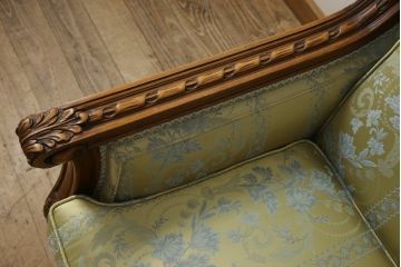 中古　最高級　イタリア製　職人技が光る!素晴らしい彫刻が気品を感じさせる1人掛けソファ(定価推定約80万円)(一人掛けソファ、1Pソファ、アームソファ、アームチェア、サロンチェア、椅子)(R-059604)