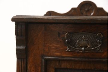 イギリスアンティーク　オーク材　花の彫刻が上品なサイドキャビネット(ゴミ箱、コンソールテーブル)(R-059606)
