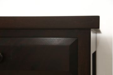 中古　美品　松本民芸家具　深みのある色合いが落ち着いた雰囲気を醸し出すサイドキャビネット(サイドチェスト、電話台、サイドテーブル)(R-059607)