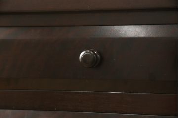 中古　美品　松本民芸家具　深みのある色合いが落ち着いた雰囲気を醸し出すサイドキャビネット(サイドチェスト、電話台、サイドテーブル)(R-059607)