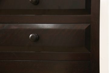中古　美品　松本民芸家具　深みのある色合いが落ち着いた雰囲気を醸し出すサイドキャビネット(サイドチェスト、電話台、サイドテーブル)(R-059607)
