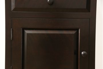 中古　美品　松本民芸家具　深みのある色合いが落ち着いた雰囲気を醸し出すサイドキャビネット(サイドチェスト、電話台、サイドテーブル)(R-059607)
