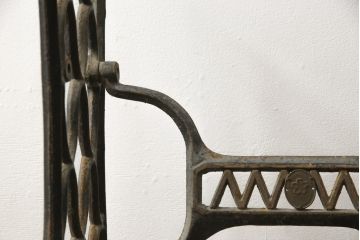 和製アンティーク　THE CHERRY SEWING MACHINE MFG.CO.　天板を付けて仕上げます!カフェ風インテリア好きさんにおすすめのミシンの鉄脚(ミシンテーブル、ミシン台、ミシン脚)(R-059612)