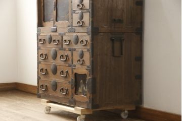 和製アンティーク　激レアデザイン　高級品!　前面桑材・中桐材　蒔絵入り　和モダンな帳場箪笥(和箪笥、時代箪笥、収納たんす、整理タンス)(R-059617)