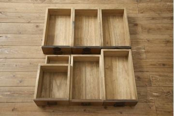和製アンティーク　激レアデザイン　高級品!　前面桑材・中桐材　蒔絵入り　和モダンな帳場箪笥(和箪笥、時代箪笥、収納たんす、整理タンス)(R-059617)