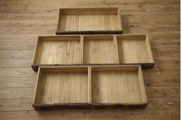 和製アンティーク　激レアデザイン　高級品!　前面桑材・中桐材　蒔絵入り　和モダンな帳場箪笥(和箪笥、時代箪笥、収納たんす、整理タンス)(R-059617)