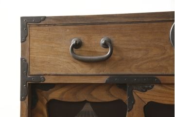 和製アンティーク　激レアデザイン　高級品!　前面桑材・中桐材　蒔絵入り　和モダンな帳場箪笥(和箪笥、時代箪笥、収納たんす、整理タンス)(R-059617)
