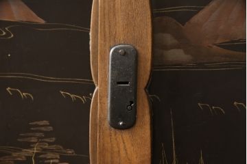 和製アンティーク　激レアデザイン　高級品!　前面桑材・中桐材　蒔絵入り　和モダンな帳場箪笥(和箪笥、時代箪笥、収納たんす、整理タンス)(R-059617)