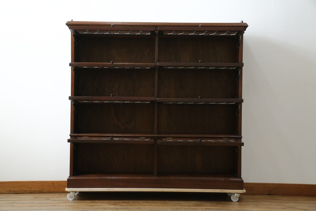 イギリスアンティーク　マホガニー材　ステンドグラスがクラシカルな雰囲気を高めるブックケース　(R-059618)