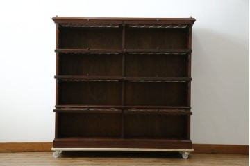 イギリスアンティーク　マホガニー材　ステンドグラスがクラシカルな雰囲気を高めるブックケース　(R-059618)