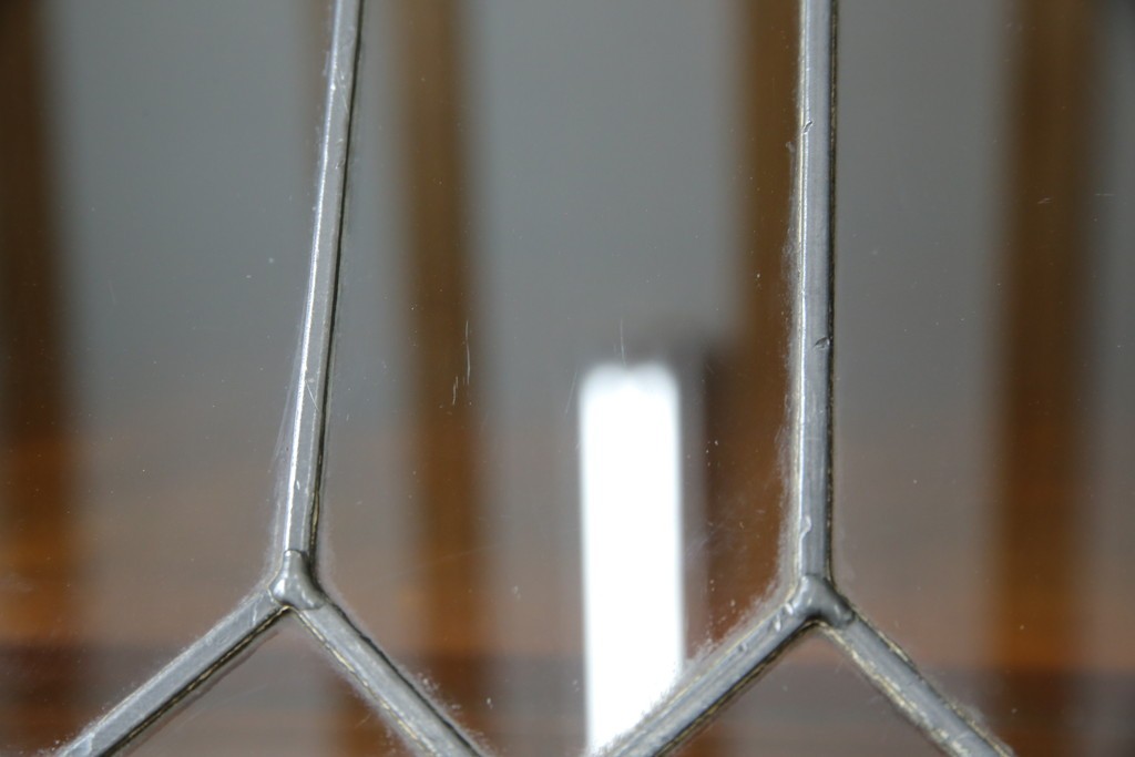 イギリスアンティーク　マホガニー材　ステンドグラスがクラシカルな雰囲気を高めるブックケース　(R-059618)