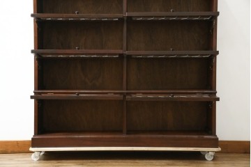 イギリスアンティーク　マホガニー材　ステンドグラスがクラシカルな雰囲気を高めるブックケース　(R-059618)