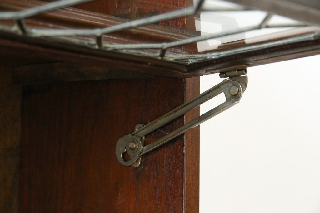 イギリスアンティーク　マホガニー材　ステンドグラスがクラシカルな雰囲気を高めるブックケース　(R-059618)