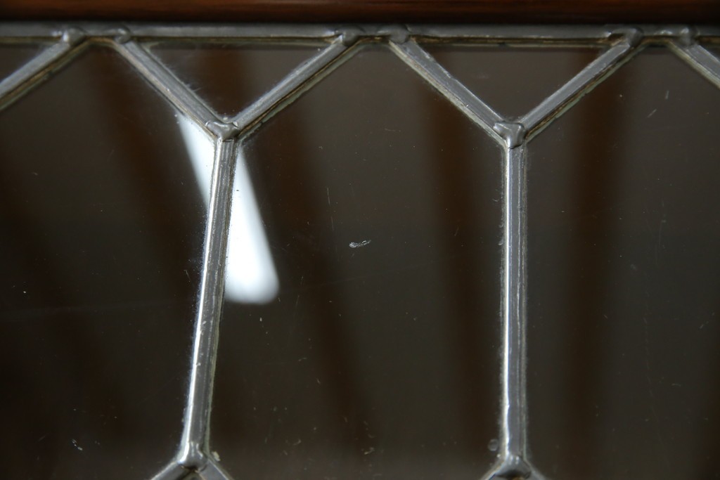 イギリスアンティーク　マホガニー材　ステンドグラスがクラシカルな雰囲気を高めるブックケース　(R-059618)