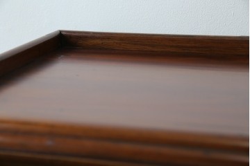 イギリスアンティーク　マホガニー材　ステンドグラスがクラシカルな雰囲気を高めるブックケース　(R-059618)