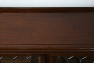 イギリスアンティーク　マホガニー材　ステンドグラスがクラシカルな雰囲気を高めるブックケース　(R-059618)