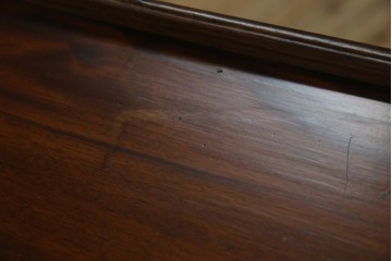 イギリスアンティーク　マホガニー材　ステンドグラスがクラシカルな雰囲気を高めるブックケース　(R-059618)