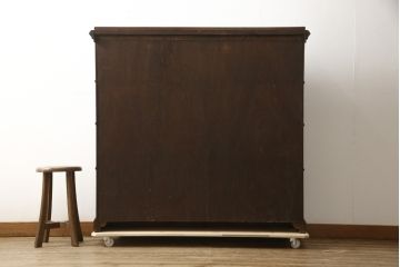 イギリスアンティーク　マホガニー材　ステンドグラスがクラシカルな雰囲気を高めるブックケース(キャビネット、書棚、本箱、収納棚、本棚)(R-059618)