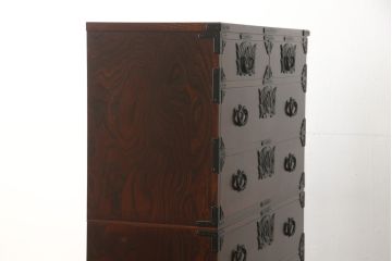 中古　美品　2段重ね　岩谷堂箪笥　重厚感ある佇まいが魅力的な衣装タンス(和箪笥、引き出し、収納箪笥、上下バラ売り可能)(R-059625)