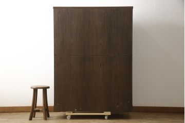 中古　美品　2段重ね　岩谷堂箪笥　重厚感ある佇まいが魅力的な衣装タンス(和箪笥、引き出し、収納箪笥、上下バラ売り可能)(R-059625)