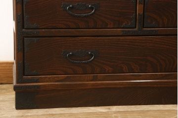 中古　美品　志太民芸家具　中桐　金具が印象的な箪笥(タンス、引き出し、収納箪笥、サイドチェスト)(定価約28万円)(R-059631)